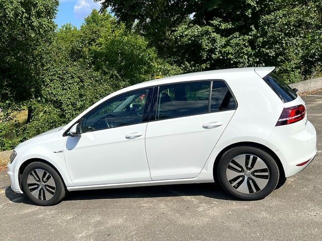 Белый Фольксваген e-Golf, объемом двигателя 0 л и пробегом 86 тыс. км за 10111 $, фото 1 на Automoto.ua
