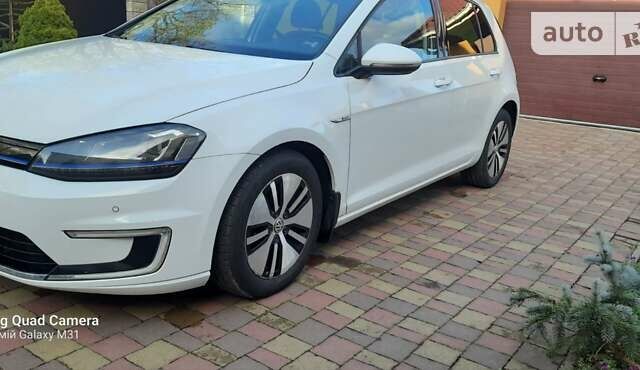 Белый Фольксваген e-Golf, объемом двигателя 0 л и пробегом 107 тыс. км за 8800 $, фото 1 на Automoto.ua