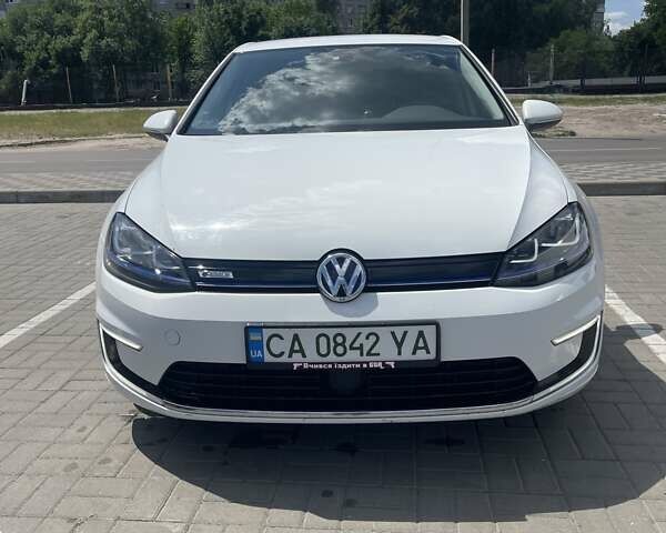 Белый Фольксваген e-Golf, объемом двигателя 0 л и пробегом 205 тыс. км за 8700 $, фото 1 на Automoto.ua