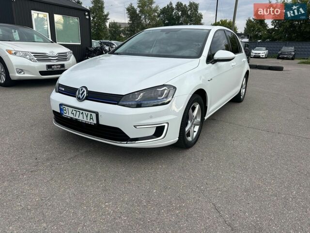 Белый Фольксваген e-Golf, объемом двигателя 0 л и пробегом 124 тыс. км за 8900 $, фото 1 на Automoto.ua
