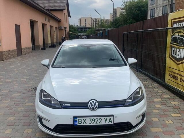 Белый Фольксваген e-Golf, объемом двигателя 0 л и пробегом 104 тыс. км за 9100 $, фото 1 на Automoto.ua