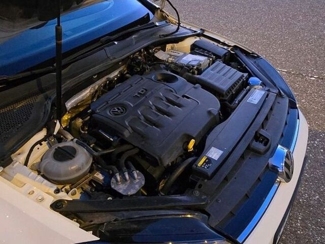 Белый Фольксваген e-Golf, объемом двигателя 1.6 л и пробегом 314 тыс. км за 9000 $, фото 1 на Automoto.ua