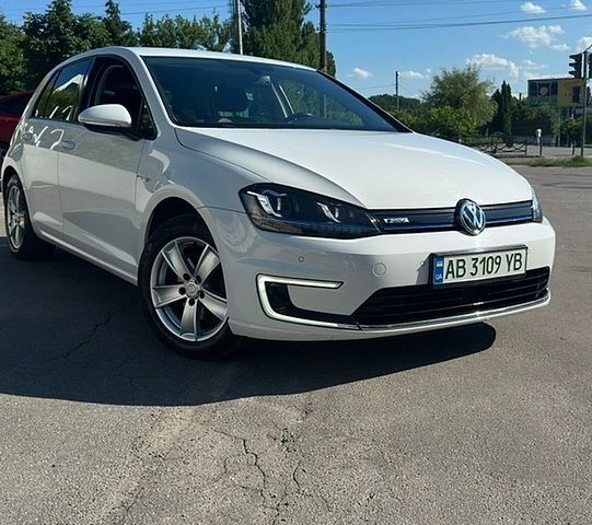 Белый Фольксваген e-Golf, объемом двигателя 0 л и пробегом 85 тыс. км за 9200 $, фото 1 на Automoto.ua