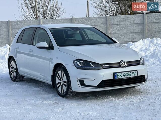 Белый Фольксваген e-Golf, объемом двигателя 0 л и пробегом 114 тыс. км за 8900 $, фото 1 на Automoto.ua