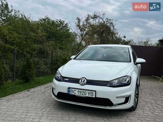Белый Фольксваген e-Golf, объемом двигателя 0 л и пробегом 88 тыс. км за 10000 $, фото 1 на Automoto.ua