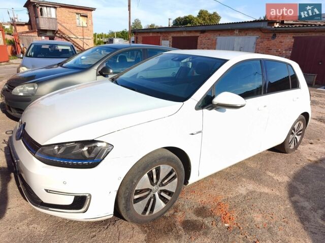 Белый Фольксваген e-Golf, объемом двигателя 0 л и пробегом 109 тыс. км за 7000 $, фото 1 на Automoto.ua