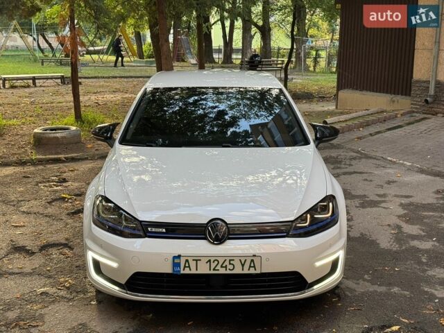 Белый Фольксваген e-Golf, объемом двигателя 0 л и пробегом 150 тыс. км за 9350 $, фото 1 на Automoto.ua