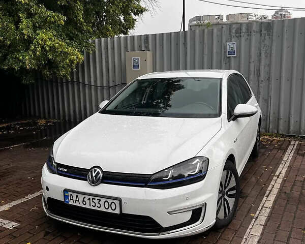 Белый Фольксваген e-Golf, объемом двигателя 0 л и пробегом 160 тыс. км за 6899 $, фото 1 на Automoto.ua