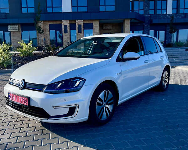 Белый Фольксваген e-Golf, объемом двигателя 0 л и пробегом 109 тыс. км за 7900 $, фото 1 на Automoto.ua