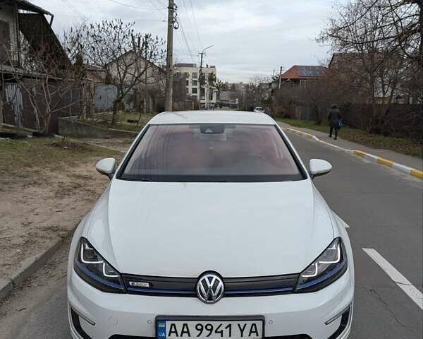 Белый Фольксваген e-Golf, объемом двигателя 0 л и пробегом 128 тыс. км за 9500 $, фото 1 на Automoto.ua