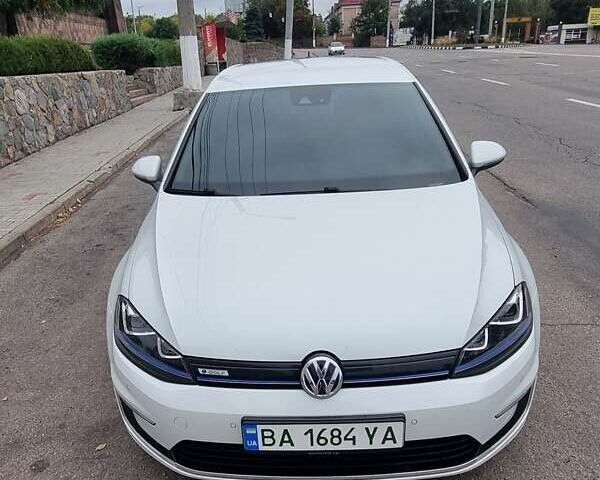 Белый Фольксваген e-Golf, объемом двигателя 0 л и пробегом 127 тыс. км за 9200 $, фото 1 на Automoto.ua