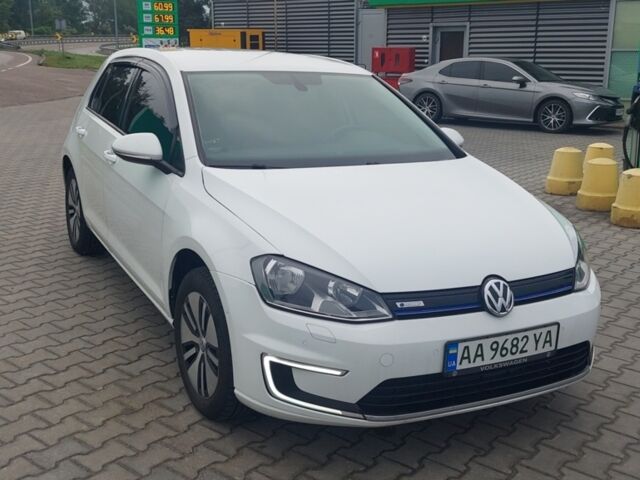 Белый Фольксваген e-Golf, объемом двигателя 0 л и пробегом 125 тыс. км за 9000 $, фото 1 на Automoto.ua