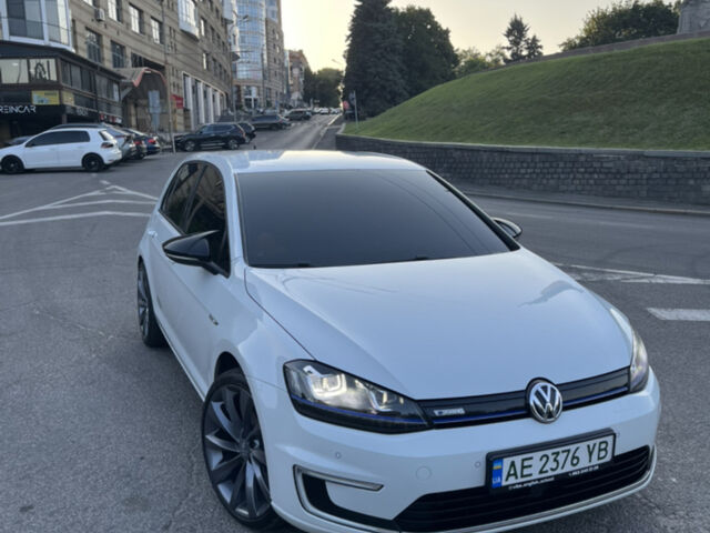 Белый Фольксваген e-Golf, объемом двигателя 0 л и пробегом 130 тыс. км за 9700 $, фото 1 на Automoto.ua