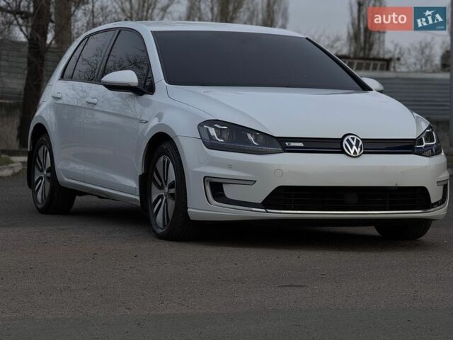 Білий Фольксваген e-Golf, об'ємом двигуна 0 л та пробігом 95 тис. км за 8900 $, фото 1 на Automoto.ua