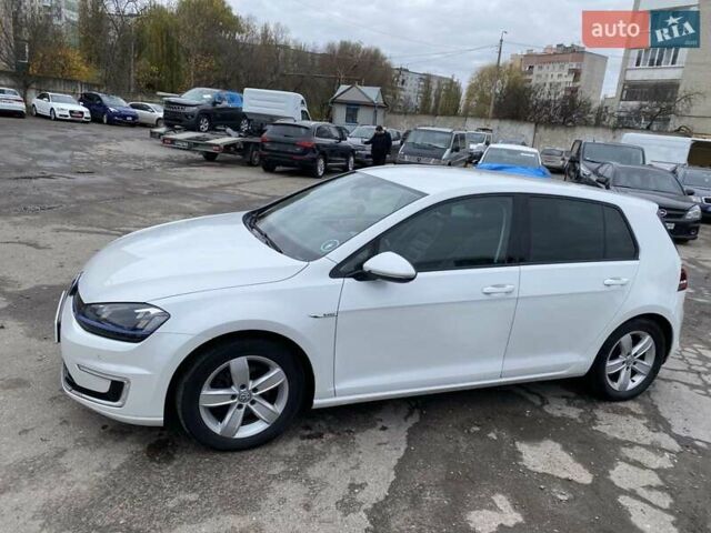Белый Фольксваген e-Golf, объемом двигателя 0 л и пробегом 144 тыс. км за 9900 $, фото 1 на Automoto.ua
