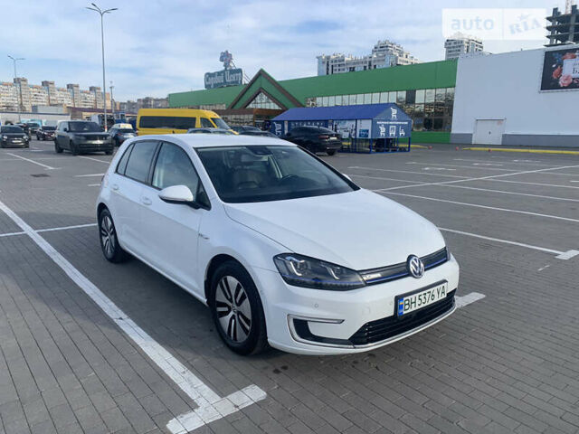 Белый Фольксваген e-Golf, объемом двигателя 0 л и пробегом 112 тыс. км за 10999 $, фото 1 на Automoto.ua