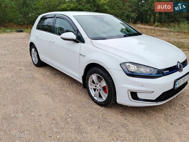 Белый Фольксваген e-Golf, объемом двигателя 0 л и пробегом 92 тыс. км за 10200 $, фото 1 на Automoto.ua