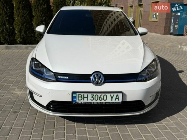 Белый Фольксваген e-Golf, объемом двигателя 0 л и пробегом 131 тыс. км за 9999 $, фото 1 на Automoto.ua