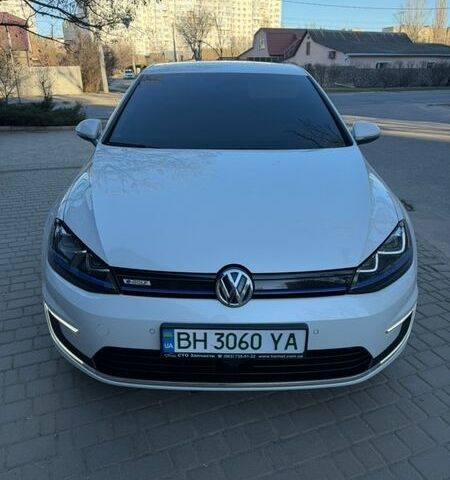 Белый Фольксваген e-Golf, объемом двигателя 0 л и пробегом 131 тыс. км за 10500 $, фото 1 на Automoto.ua