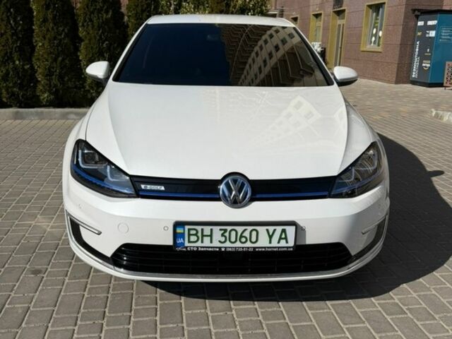 Белый Фольксваген e-Golf, объемом двигателя 0 л и пробегом 131 тыс. км за 9999 $, фото 1 на Automoto.ua