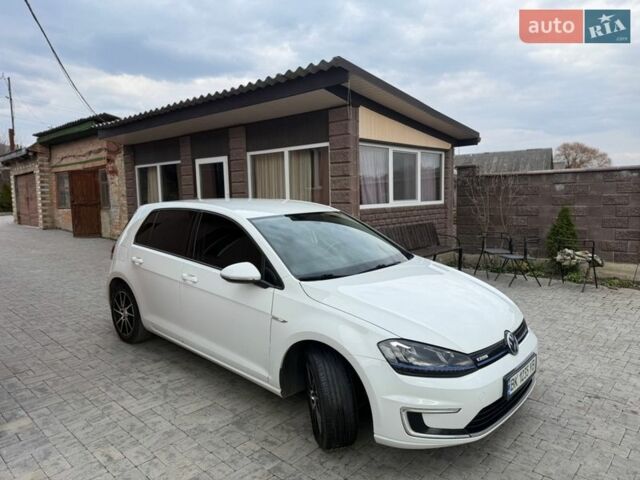 Белый Фольксваген e-Golf, объемом двигателя 0 л и пробегом 145 тыс. км за 9500 $, фото 1 на Automoto.ua