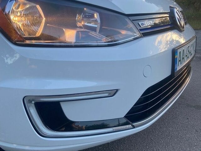 Білий Фольксваген e-Golf, об'ємом двигуна 0 л та пробігом 100 тис. км за 10500 $, фото 1 на Automoto.ua