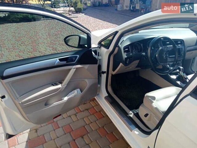 Белый Фольксваген e-Golf, объемом двигателя 0 л и пробегом 125 тыс. км за 8555 $, фото 1 на Automoto.ua