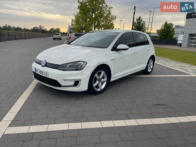 Белый Фольксваген e-Golf, объемом двигателя 0 л и пробегом 140 тыс. км за 7999 $, фото 1 на Automoto.ua