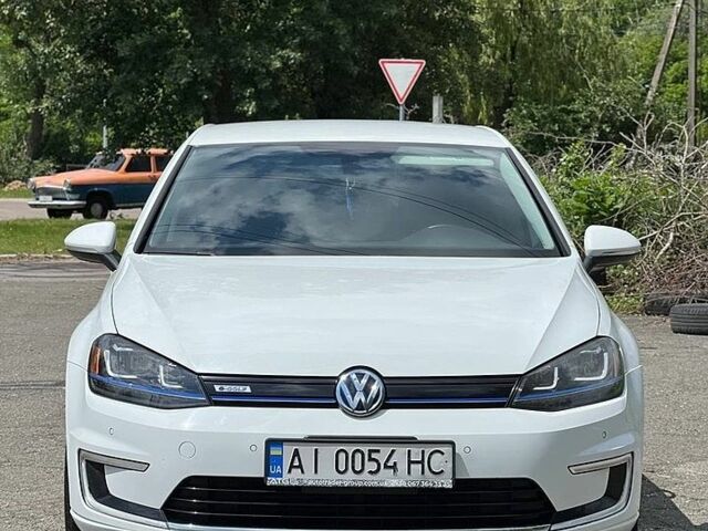 Белый Фольксваген e-Golf, объемом двигателя 0 л и пробегом 169 тыс. км за 8200 $, фото 1 на Automoto.ua