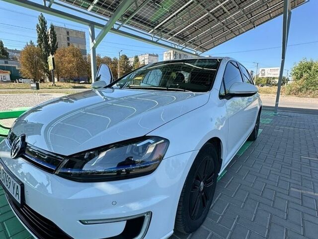 Білий Фольксваген e-Golf, об'ємом двигуна 0 л та пробігом 135 тис. км за 8100 $, фото 1 на Automoto.ua
