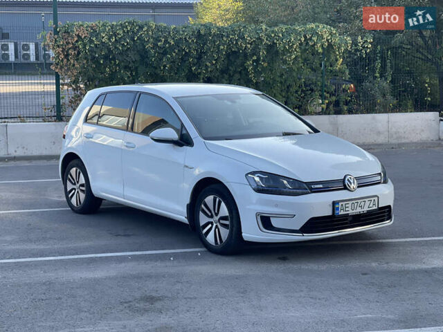 Белый Фольксваген e-Golf, объемом двигателя 0 л и пробегом 202 тыс. км за 8700 $, фото 1 на Automoto.ua