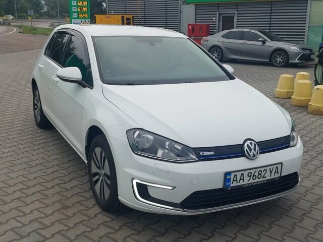 Белый Фольксваген e-Golf, объемом двигателя 0 л и пробегом 125 тыс. км за 9000 $, фото 1 на Automoto.ua