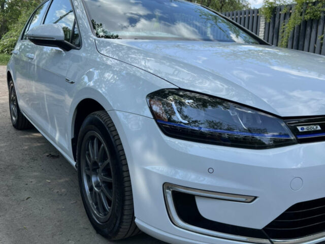 Білий Фольксваген e-Golf, об'ємом двигуна 0 л та пробігом 105 тис. км за 10600 $, фото 1 на Automoto.ua