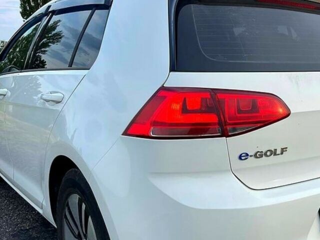 Белый Фольксваген e-Golf, объемом двигателя 0 л и пробегом 107 тыс. км за 10000 $, фото 1 на Automoto.ua