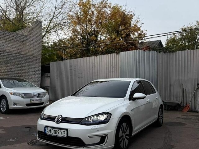 Белый Фольксваген e-Golf, объемом двигателя 0 л и пробегом 104 тыс. км за 10900 $, фото 1 на Automoto.ua
