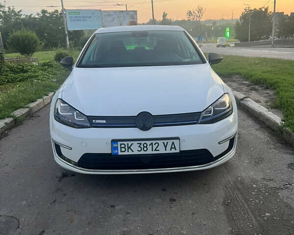 Белый Фольксваген e-Golf, объемом двигателя 0 л и пробегом 198 тыс. км за 8500 $, фото 1 на Automoto.ua