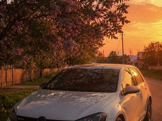 Белый Фольксваген e-Golf, объемом двигателя 0 л и пробегом 131 тыс. км за 8999 $, фото 1 на Automoto.ua