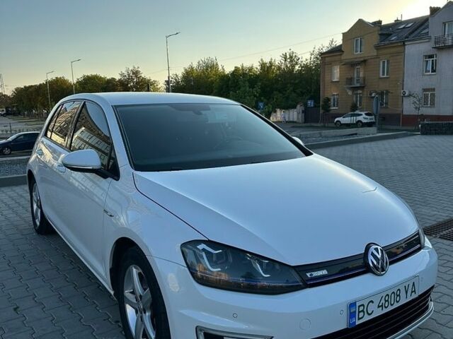 Белый Фольксваген e-Golf, объемом двигателя 0 л и пробегом 140 тыс. км за 9000 $, фото 1 на Automoto.ua