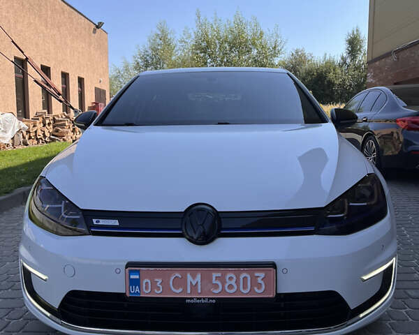 Белый Фольксваген e-Golf, объемом двигателя 0 л и пробегом 102 тыс. км за 9900 $, фото 1 на Automoto.ua