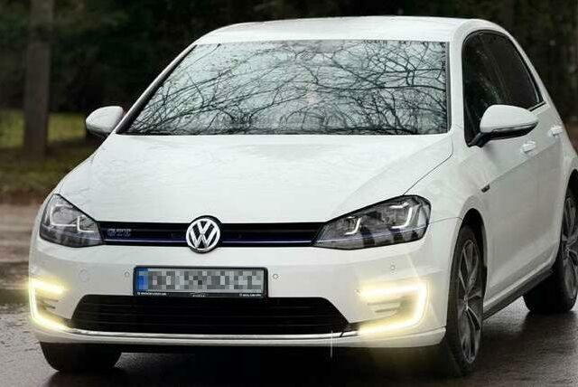 Белый Фольксваген e-Golf, объемом двигателя 1.4 л и пробегом 120 тыс. км за 8950 $, фото 1 на Automoto.ua
