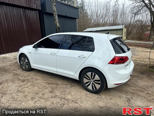 Белый Фольксваген e-Golf, объемом двигателя 80 л и пробегом 90 тыс. км за 10000 $, фото 1 на Automoto.ua