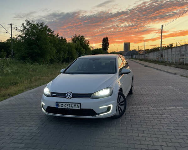 Белый Фольксваген e-Golf, объемом двигателя 0 л и пробегом 95 тыс. км за 8400 $, фото 1 на Automoto.ua