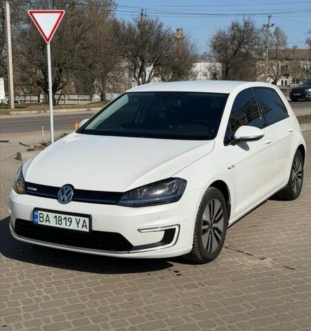 Белый Фольксваген e-Golf, объемом двигателя 0 л и пробегом 138 тыс. км за 9500 $, фото 1 на Automoto.ua