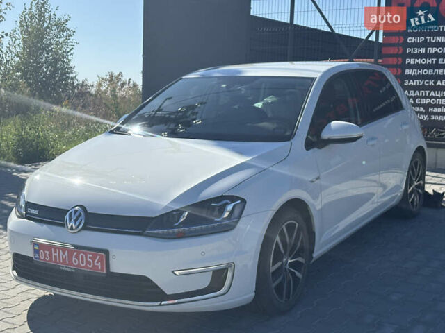 Белый Фольксваген e-Golf, объемом двигателя 0 л и пробегом 124 тыс. км за 8600 $, фото 1 на Automoto.ua