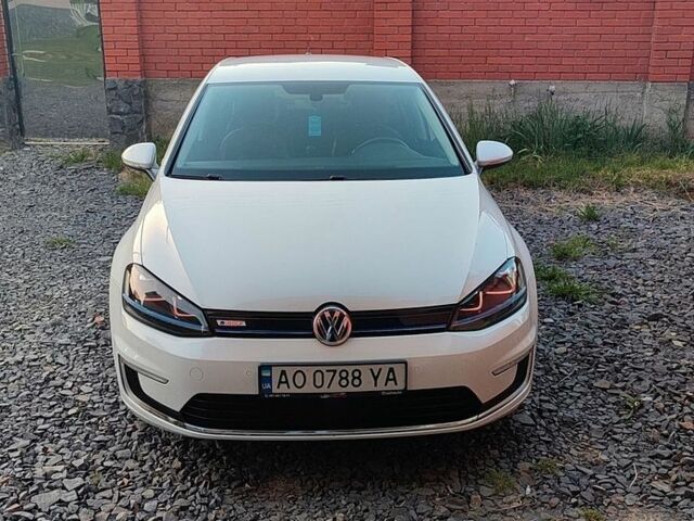 Белый Фольксваген e-Golf, объемом двигателя 0 л и пробегом 150 тыс. км за 9800 $, фото 1 на Automoto.ua