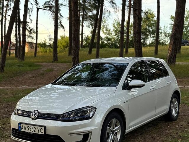 Білий Фольксваген e-Golf, об'ємом двигуна 100 л та пробігом 155 тис. км за 9800 $, фото 1 на Automoto.ua