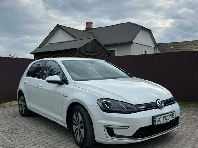 Белый Фольксваген e-Golf, объемом двигателя 0 л и пробегом 88 тыс. км за 10000 $, фото 1 на Automoto.ua