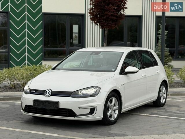 Белый Фольксваген e-Golf, объемом двигателя 0 л и пробегом 153 тыс. км за 8800 $, фото 1 на Automoto.ua