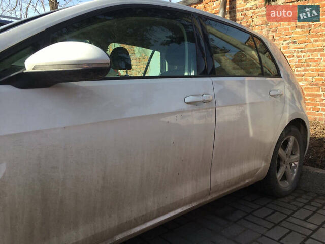 Белый Фольксваген e-Golf, объемом двигателя 0 л и пробегом 127 тыс. км за 3500 $, фото 1 на Automoto.ua