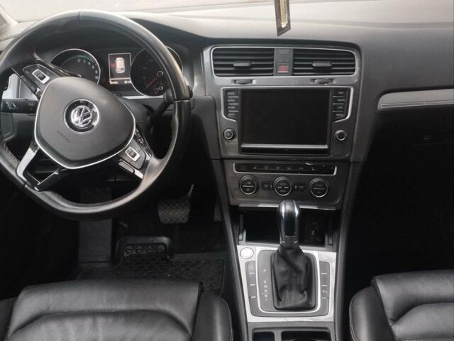 Белый Фольксваген e-Golf, объемом двигателя 0 л и пробегом 152 тыс. км за 9000 $, фото 1 на Automoto.ua